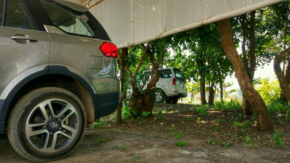Hexa versus the Safari Storme - Battle of the Tata Flagships.jpg