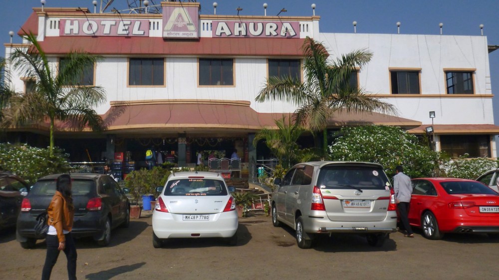 Front view of Hotel Ahura on Mumbai-Ahmedabad Highway